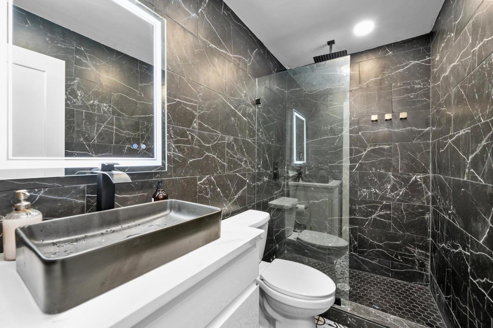 Comfortable 2Br Uptown Escape With Free Park Χιούστον Εξωτερικό φωτογραφία